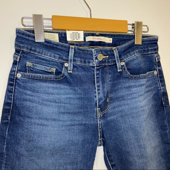 LEVIโS 711 Skinny Mid-Rise Medium Wash Jeans - Picture 4 of 11